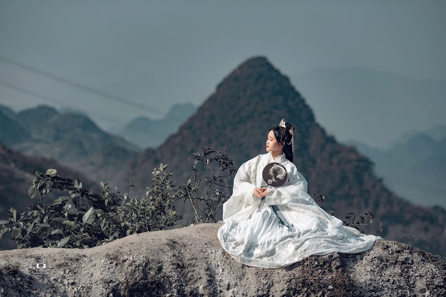 “Thiên thần cổ trang” có vẻ đẹp thuần khiết không khác gì Tiểu Long Nữ ảnh 1