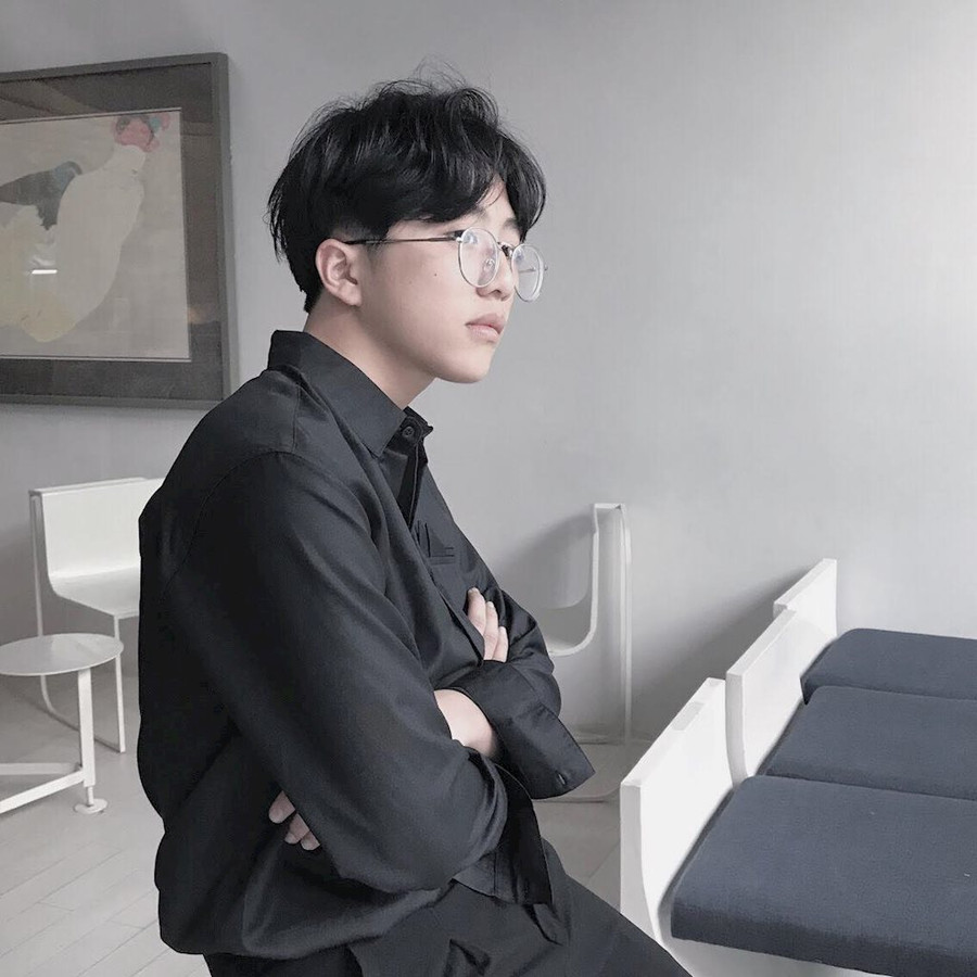 Mẹo diện sơ mi như mỹ nam Hàn từ em trai sinh năm 2002 ảnh 1