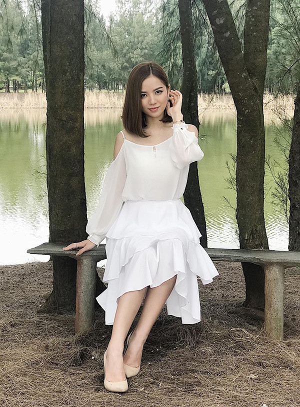 Sau khi Cả một đời ân oán phần 2 lên sóng, Hạ Anh lập tức gây chú ý khi vào vai Ngân - nhân vật nữ chính của phim. Trong phim, Ngân được miêu tả là cô gái xinh đẹp, tài giỏi, có cá tính. Ngân được cả hai người con trai của Đăng (Mạnh Trường) là Nguyên (Huỳnh Anh) và Bình (Anh Tuấn) yêu. Cô rơi vào rắc rối khi dành tình cảm cho Bình nhưng lại day dứt vì những gì Nguyên đã làm cho mình. Theo tiết lộ của nhà sản xuất, nhân vật do Hạ Anh đảm nhiệm đóng vai trò hóa giải những ân oán trong gia đình họ Vũ.