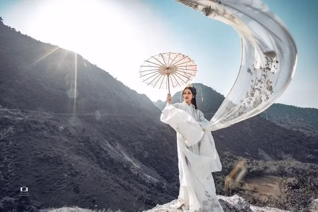 “Thiên thần cổ trang” có vẻ đẹp thuần khiết không khác gì Tiểu Long Nữ