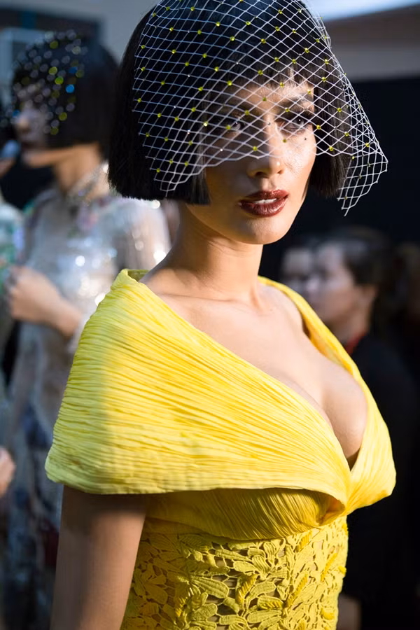 Hồ Ngọc Hà - Thanh Hằng lăng xê xu hướng make up cổ điển tại VIFW 2018 7