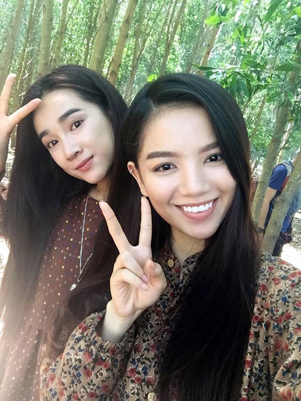 Hạ Anh cũng từng tham gia phim Yêu đi, đừng sợ cùng với Nhã Phương. Cả một đời ân oán phần 2 là dự án phim truyền hình đầu tiên mà nữ diễn viên tham gia. Cô được các đạo diễn kỳ vọng sẽ đem làn gió mới cho phim. Để vào vai này, Hạ Anh đã phải vượt qua nhiều đối thủ nặng lý trong quá trình casting.