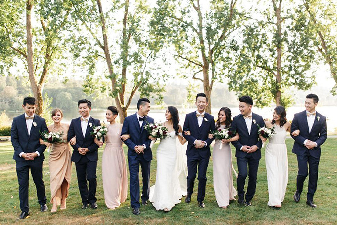 Cả hai cùng dành thời gian để chụp hình với những người bạn từ thời đại học. Cô dâu Sami còn dành lời khuyên cho những cặp sắp cưới: Hãy chuẩn bị mọi thứ từ sớm vì ngày cưới sẽ đến rất nhanh.