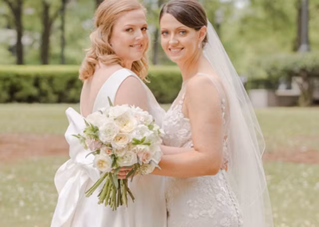 Hoa hậu Mỹ 2005 kết hôn đồng tính