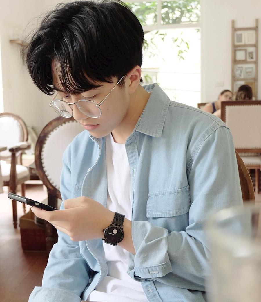 Mẹo diện sơ mi như mỹ nam Hàn từ em trai sinh năm 2002 ảnh 7