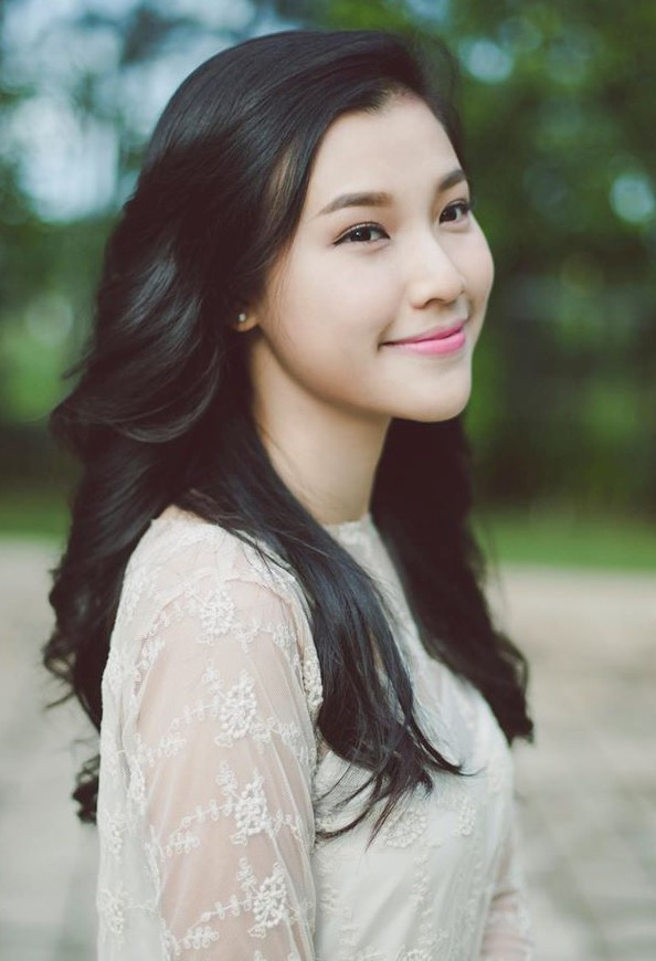 Hoàng Oanh được biết đến với ngôi vị Á hậu Phụ nữ Việt Nam qua ảnh.