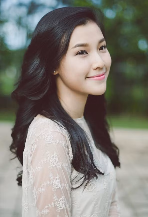 Hoàng Oanh được biết đến với ngôi vị Á hậu Phụ nữ Việt Nam qua ảnh.