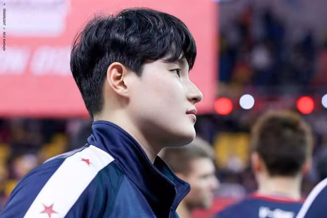 Nữ VĐV bóng chuyền cao 1m86 khiến dân mạng xôn xao vì... quá đẹp trai