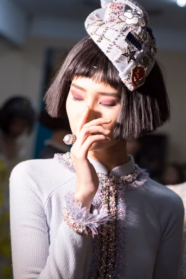 Hồ Ngọc Hà - Thanh Hằng lăng xê xu hướng make up cổ điển tại VIFW 2018 6