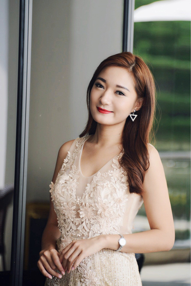 Sau này, dù gia đình không có ai làm nghệ thuật hay truyền hình nhưng khi cô quyết định đầu quân cho VTV, gia đình đã hết sức ủng hộ. Làm truyền hình, việc đi đêm về hôm là chuyện cơm bữa. Những ngày đầu cô mới đi làm, bố mẹ cô thay phiên đưa đón vì sợ con gái đi về muộn gặp nguy hiểm nhưng khi đã quen dần, cô không dám phiền bố mẹ nữa mà chủ động sắp xếp mọi thứ.