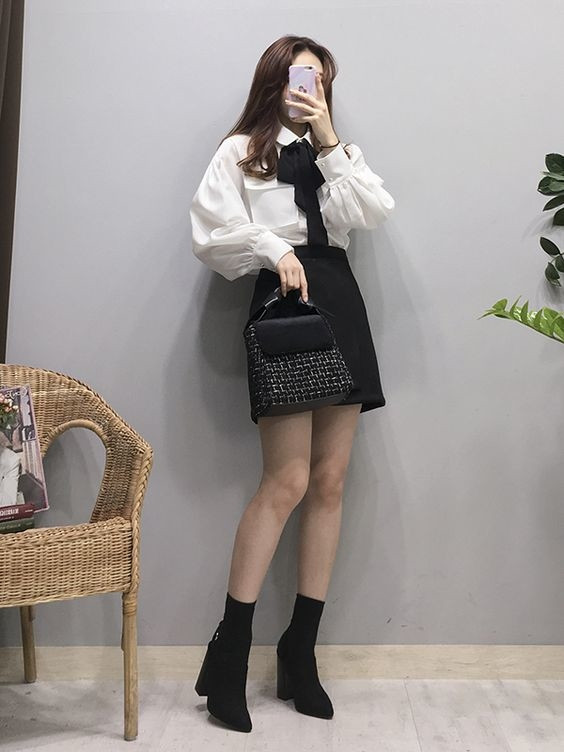 Sơ mi trắng trở lại làm "dậy sóng" các tín đồ thời trang ảnh 1 Sơ mi trắng trở lại làm "dậy sóng" các tín đồ thời trang ảnh 1