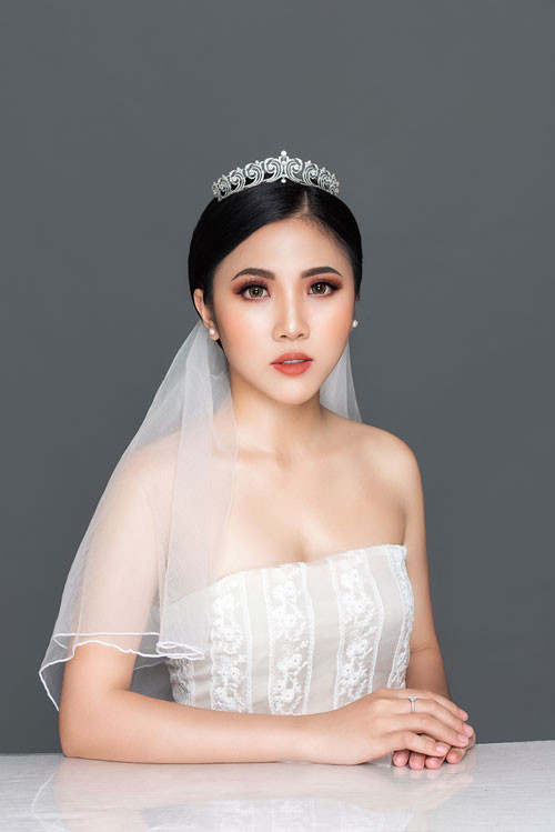 Cam đất matte:Thêm một gợi ý cho bạn khi biến hóa cùng tông cam đất đó là sử dụng màu son lì (matte) và nhiều ánh cam để trở nên nổi bật trong buổi tiệc tối. Cam đất matte: Thêm một gợi ý cho bạn khi biến hóa cùng tông cam đất đó là sử dụng màu son lì (matte) và nhiều ánh cam để trở nên nổi bật trong buổi tiệc tối.