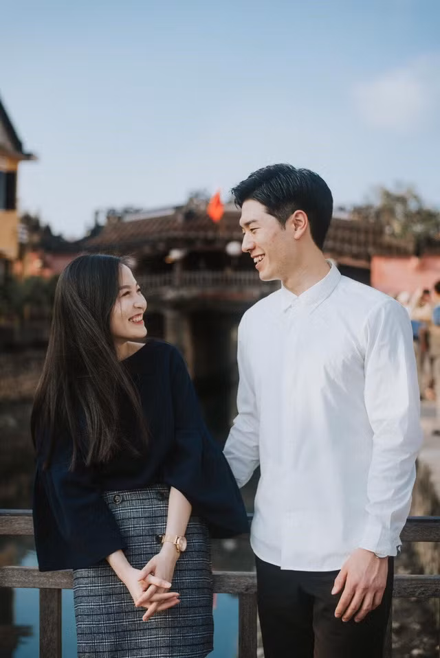 Huyền Trang có một người chị song sinh nhưng đặc biệt thay khi Rui - một người xa lạ lại có thể phân biệt được họ.