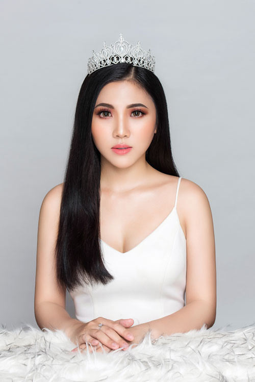Tuân thủ quy tắc trang điểm tông nude, bạn nên sử dụng phấn mắt nâu ấm để phối hợp cùng son cam nude. Tuân thủ quy tắc trang điểm tông nude, bạn nên sử dụng phấn mắt nâu ấm để phối hợp cùng son cam nude.