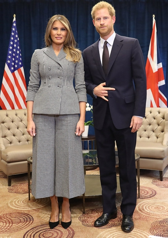 Trang phục hợp mốt mang thông điệp của Melania Trump ảnh 7 Trang phục hợp mốt mang thông điệp của Melania Trump