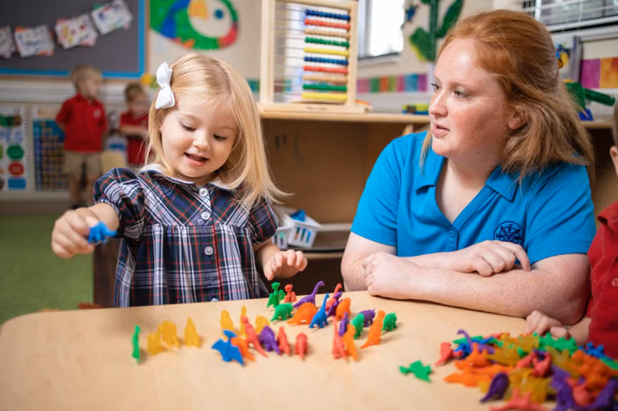 Việc lắng nghe mở ra nhiều cơ hội tuyệt vời để con em chúng ta tiếp cận với thế giới xung quanh. (Ảnh: ITN).