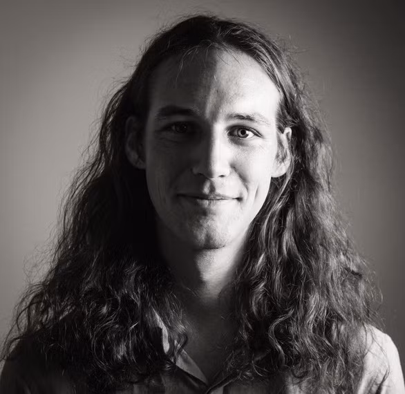 Dịch giả, nhà thơ Mỹ Paul Christiansen - người biên tập sách thơ Từ Hồng Hà tới Danube.