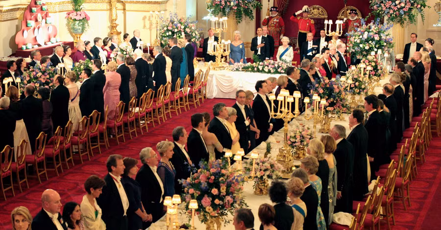 Những quy tắc ẩm thực kỳ lạ mà Hoàng gia Anh phải tuân thủ - 7