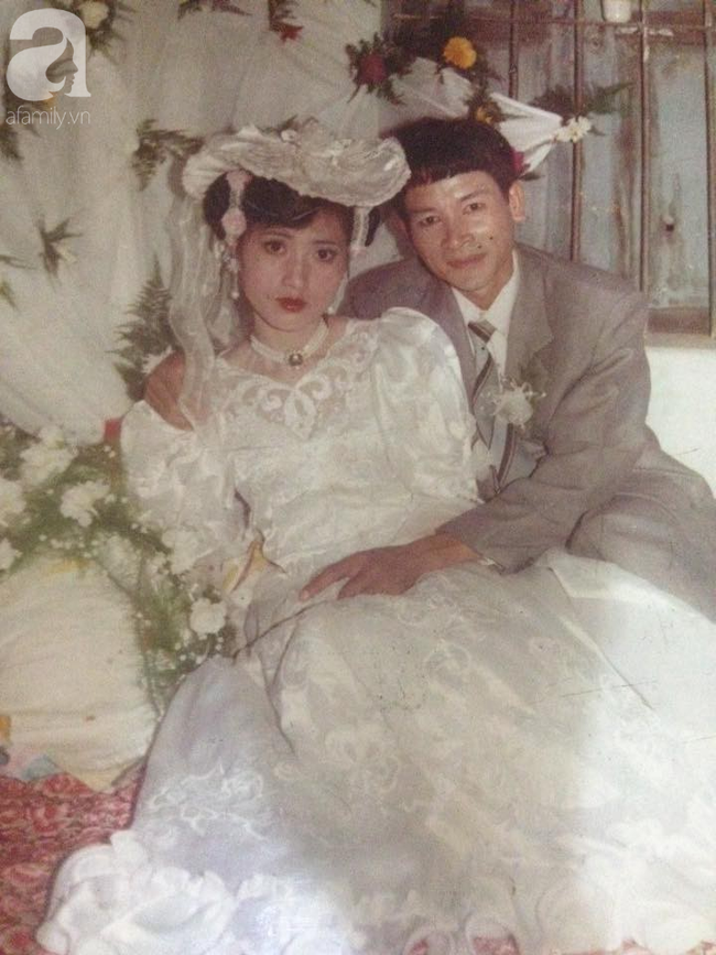Chuyện tình của cô "Hoa khôi" Hải Dương đẹp nổi tiếng, tấm ảnh cưới 29 năm trước cũng chứa đựng cả câu chuyện dài - Ảnh 1. Chuyện tình của cô "Hoa khôi" Hải Dương đẹp nổi tiếng, tấm ảnh cưới 29 năm trước cũng chứa đựng cả câu chuyện dài - Ảnh 1.