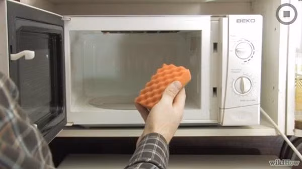 cat nua qua chanh bo vao lo vi song, mo cuc dong ca nam cung bay nhanh sau 5 phut - 6