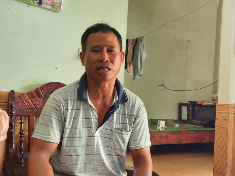 Anh Nguyễn Xuân Thành (thôn Hải Phúc 1, xã Hoằng Thắng) chua xót khi cho chính chị họ vay tiền nhưng không đòi được. (Ảnh: NT). Anh Nguyễn Xuân Thành (thôn Hải Phúc 1, xã Hoằng Thắng) chua xót khi cho chính chị họ vay tiền nhưng không đòi được. (Ảnh: NT).