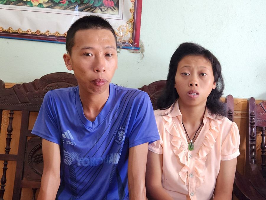 Hai đứa con tật bệnh của anh Thành. (Ảnh: NT). Hai đứa con tật bệnh của anh Thành. (Ảnh: NT).