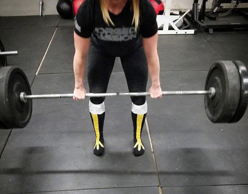 Nhìn lướt qua là thấy ngay đôi chân thon gọn.