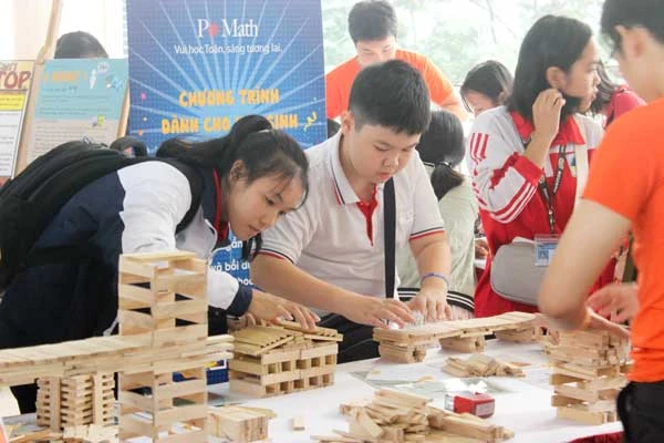 Toán học giúp phát triển tư duy của trẻ. Ảnh nhân vật cung cấp