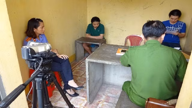 Ghi hình khi hỏi cung bị can (Ảnh minh hoạ: VKSND Tối cao).