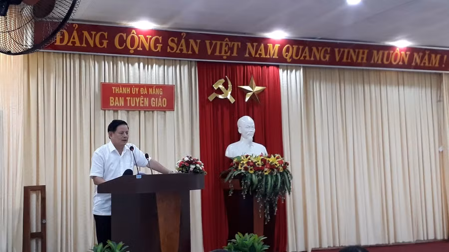 Ông Trần Đình Hồng – Trưởng Ban tuyên giáo Thành Ủy Đà Nẵng phát biểu tại Hội nghị.   