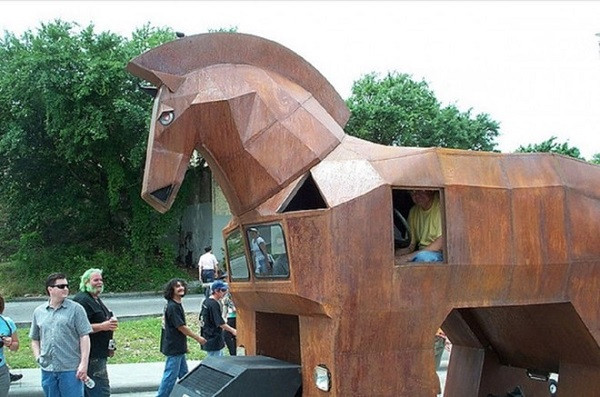 Cận cảnh 15 chiếc xe có thiết kế lạ kì nhất thế giới