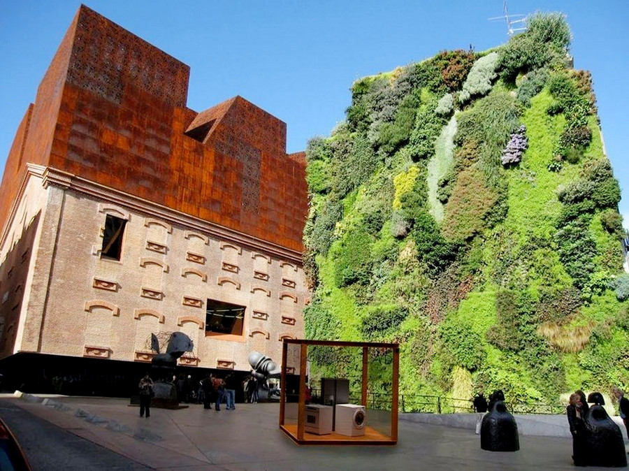 Vườn treo sinh bích Bảo tàng CaixaForum. Vườn treo sinh bích Bảo tàng CaixaForum.