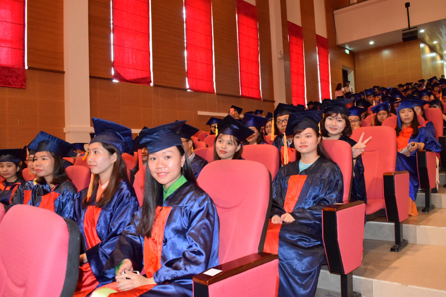 Niềm vui, sự rạng rỡ của các tân cử nhân trong ngày tốt nghiệp