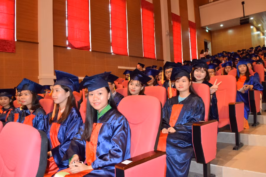 Niềm vui, sự rạng rỡ của các tân cử nhân trong ngày tốt nghiệp