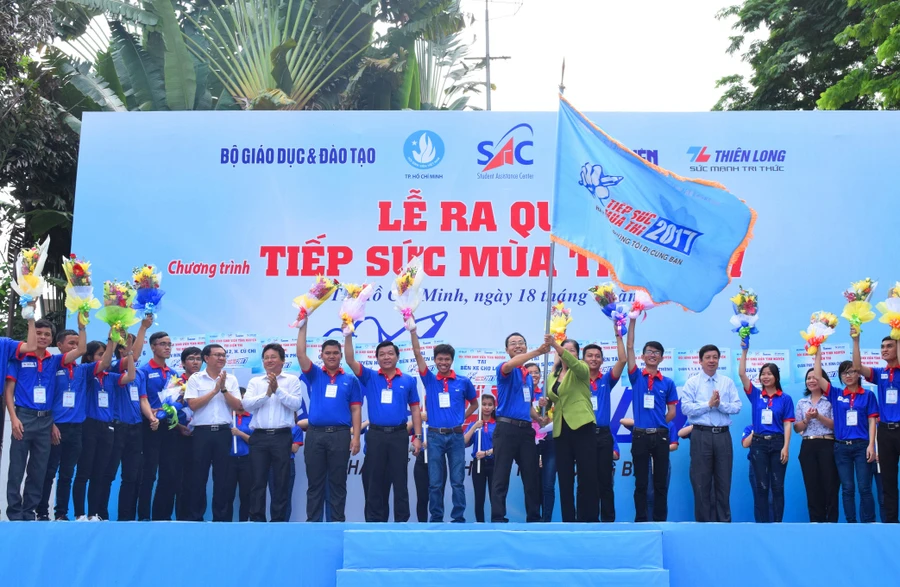 TPHCM: Ra quân “Tiếp sức mùa thi năm 2017”