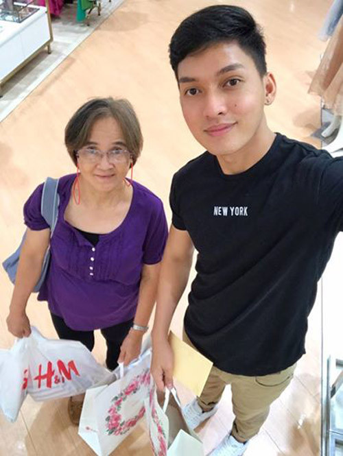 Đây là điều mà bà mẹ nhận được sau 20 năm làm ô-sin xứ người nuôi 7 con thành tài Day la dieu ma ba me nhan duoc sau 20 nam lam o-sin xu nguoi nuoi 7 con thanh tai