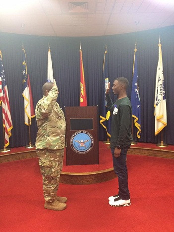 khong-doc-phat-bieu-tot-nghiep-truong-soan-san-nam-sinh-my-bi-giu-bang-1