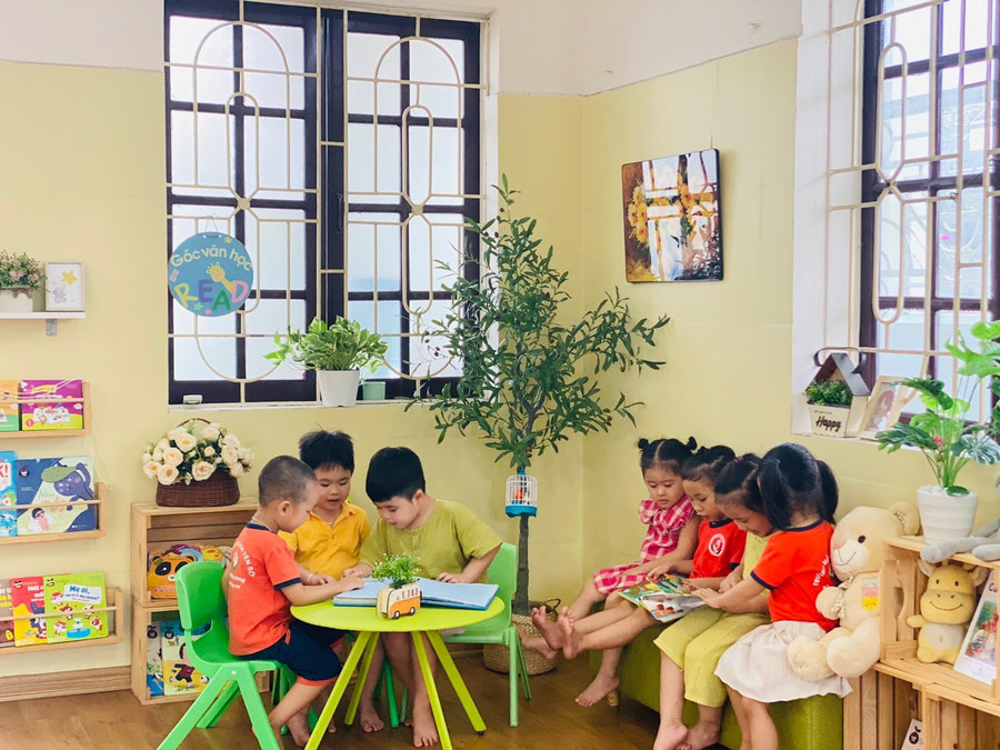 Mỗi trẻ là một cá tính khác nhau nhưng đều hòa đồng, vui vẻ với các hoạt động trên lớp. Mỗi trẻ là một cá tính khác nhau nhưng đều hòa đồng, vui vẻ với các hoạt động trên lớp.