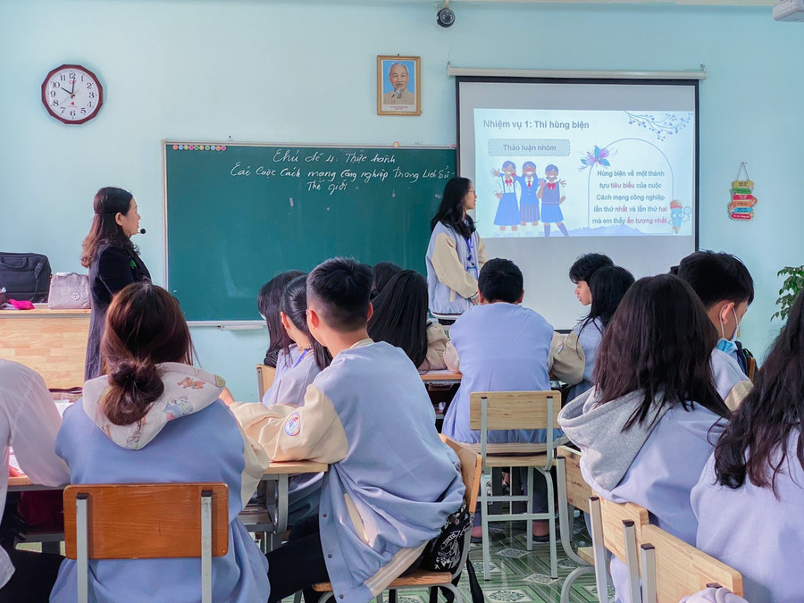Thời gian này, hoạt động dạy và học các môn theo Chương trình GDPT 2018 tại các nhà trường vẫn được tiến hành theo đúng lộ trình. Thời gian này, hoạt động dạy và học các môn theo Chương trình GDPT 2018 tại các nhà trường vẫn được tiến hành theo đúng lộ trình.