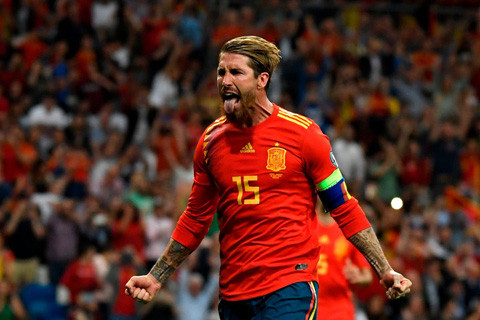 Ramos khai thông bế tắc cho Tây Ban Nha trên chấm 11m Ramos khai thông bế tắc cho Tây Ban Nha trên chấm 11m