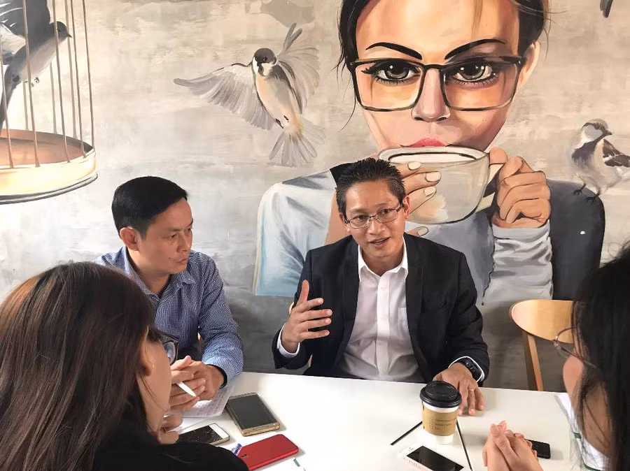 Ông Vũ Minh Trí đang nói chuyện với phóng viên về định hướng xây dựng HIU thành HIU 4.0