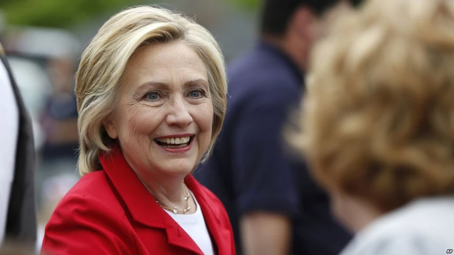 Thư điện tử của bà Clinton có thể chứa thông tin mật