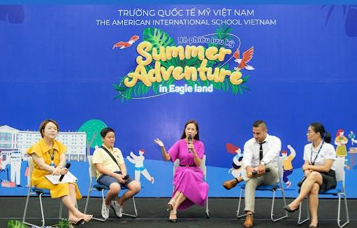 Tại talk show Kiến tạo tương lai, đại diện Trường quốc tế Mỹ Việt Nam tư vấn cho các phụ huynh cách để hồ sơ học thuật con nổi bật. Tại talk show Kiến tạo tương lai, đại diện Trường quốc tế Mỹ Việt Nam tư vấn cho các phụ huynh cách để hồ sơ học thuật con nổi bật.