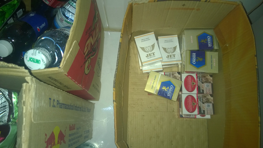 Mua thuốc lá lậu dễ như... mua rau