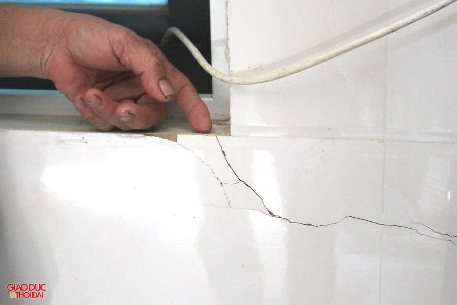 Vết nứt trên tường nhà ông Vương Văn Long (huyện Nghi Lộc, Nghệ An). Ảnh: Phạm Tâm. Vết nứt trên tường nhà ông Vương Văn Long (huyện Nghi Lộc, Nghệ An). Ảnh: Phạm Tâm.