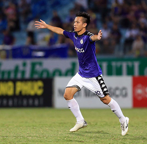 Hà Nội đã chơi lấn át trước DNH Nam Định và Văn Quyết đã lập cú đúp.