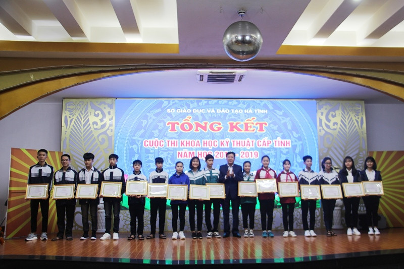 Nhóm tác giả đạt giải Nhì