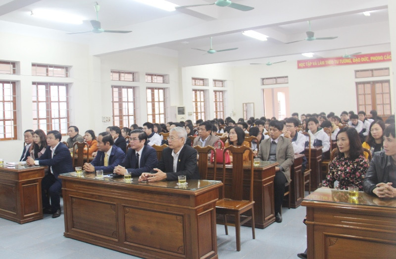 Lãnh đạo tỉnh, Sở GD&ĐT, trường gặp mặt các em học sinh tham dự học học sinh dự thi kỳ thi học sinh giỏi Quốc gia.