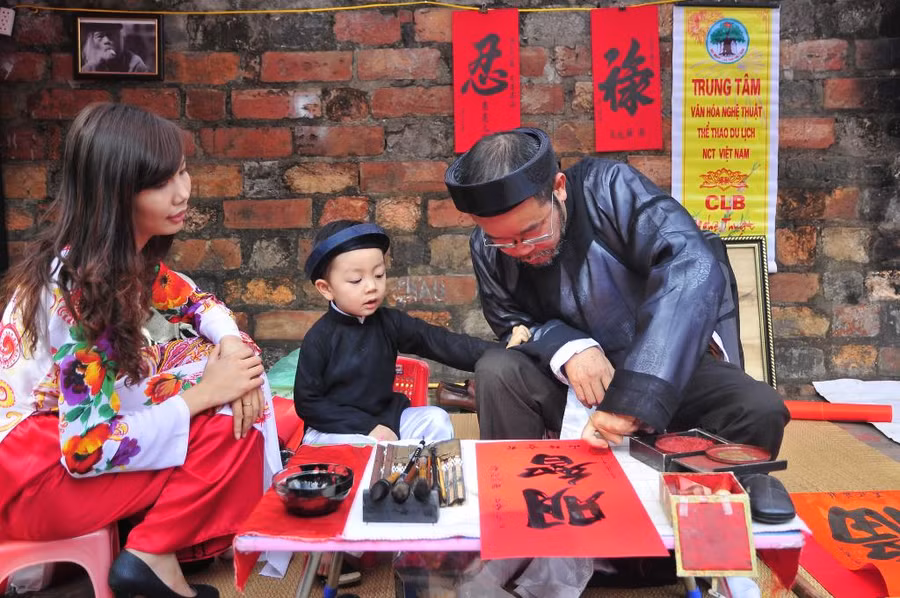 Khai bút đầu xuân - nét đẹp văn hóa cần lưu giữ.