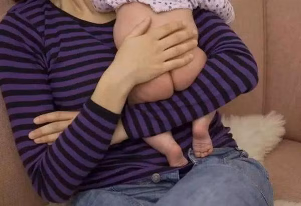 be gai 9 thang mong do nhu tom luoc vi thoi quen ve sinh ai cung tuong tot - 1